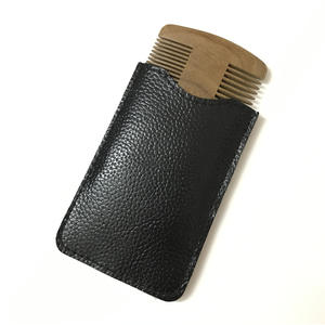 Venta al por mayor Directivo de fábrica Peine de barba de sándalo con funda protectora Logotipo personalizado de piel sintética disponible Calidad de lujo - Product Image 2