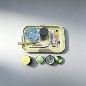 Precio de fábrica: Kit de accesorios para fumar, tamaño 1 1/4, con papel de liar, molinillo de plástico, bandeja metálica, kit para fumar hierbas, al por mayor. - Product Image 1