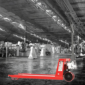 Chariot à palettes hydraulique manuel rouge, capacité 1500 kg, hauteur de levage 85 mm, utilisation en intérieur, roues en caoutchouc, pour usine de fabrication - Product Image 2