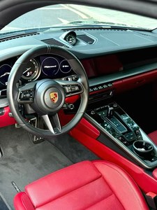 Voiture d'<span class=keywords><strong>occasion</strong></span> 2024 911 Turbo Coupé avec boîte de vitesses automatique, volant à gauche, sièges en cuir, toit ouvrant panoramique foncé R20 - Product Image 4