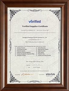 سترة رجالية بغطاء للرأس مصنوعة من القطن 100٪ مع تطريز وترصيع بالأحجار الكريمة وتأثير الطلاء المتناثر وحواف ممزقة ومغسولة - Product Image 6