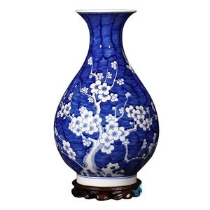 Florero de porcelana con patrón de flor de ciruelo en Jingdezhen, azul y blanco, precio barato, B/C/D/E/F/G/H, en color azul y blanco - Product Image 1