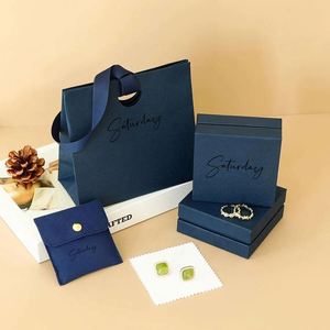 Sacs en papier personnalisés pour vêtements, bijoux de luxe et emballages cadeaux, avec logo sur mesure - Product Image 4