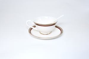 Ensemble é<span class=keywords><strong>l</strong></span>égant de tasses à thé en porcelaine fine avec soucoupes et cuillères, bordure dorée et rouge, écologique, durable, de qualité supérieure, marque HIHUI, portable, luxe, pour hôtel - Product Image 2