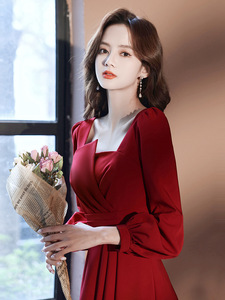 Robe de mariée nouvelle collection printemps à manches longues mi-longue rouge pour fiançailles, mariage et soirée - Product Image 2