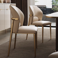 Chaise de salle à manger en cuir avec structure métallique, design moderne et simple, style italien, luxe léger, mobilier haut de gamme pour la maison et les restaurants