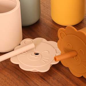 Karikatür çocuk tasarımı ile özel 2-in-1 silikon eğitim fincanı Sippy pipetli bardak kapak kolu bebek besleme içme malzemeleri - Product Image 4