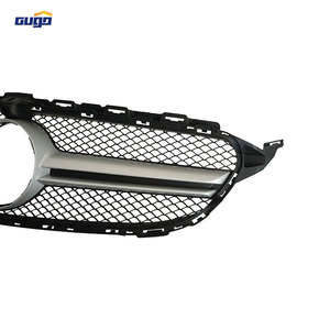 Griglia Anteriore GUGO W205 per Mercedes Classe C Berlina Coupé 2015-2017 Argento Metallizzato Stile AMG con Foro per Telecamera - Product Image 3