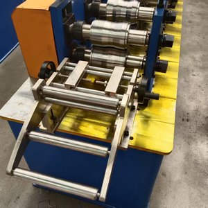 חם מכירה גבוהה יעילות גבוהה מגולוון slat דלת מסגרת גליל להרכיב מכונת חיתוך רולר רולר דלת תריס - Product Image 4