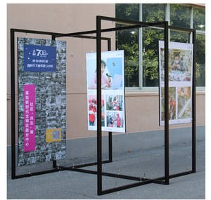Unité d'affichage sur pied pliable <span class=keywords><strong>de</strong></span> couleur noire/argentée personnalisée pour l'espace d'exposition en studio, les musées et <span class=keywords><strong>la</strong></span> <span class=keywords><strong>photographie</strong></span> - Product Image 3