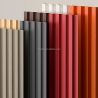 Panel Dinding WPC Desain Modern Harga Pabrik Pemasangan Mudah Tahan Api Motif Garis Kotak PVC untuk Dekorasi Hiburan