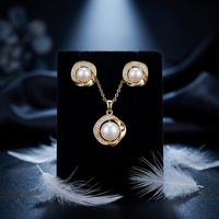 Parure de bijoux tendance pour femme : collier et boucles d'oreilles de mariée en perles d'eau douce, plaqué or 18 carats et zircon, cadeau 2026