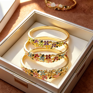 กำไลข้อมือเคลือบทองลายดอกไม้ ซีรีส์สวนโมเนต์ ดีไซน์ใหม่ ขายดี ประดับดอกไม้สี่ดอก สไตล์ฝรั่งเศส สำหรับผู้หญิง คริสเตียน - Product Image 1