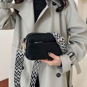 กระเป๋าแฟชั่<span class=keywords><strong>น</strong></span> PU ทรงสี่เหลี่ยมเล็กจากโรงงานโดยตรงสำหรับผู้หญิง กระเป๋าสะพายข้างผู้หญิงสไตล์วิ<span class=keywords><strong>น</strong></span>เทจสีพื้<span class=keywords><strong>น</strong></span> กระเป๋าถือผู้หญิงแบบสั่งทำ - Product Image 6