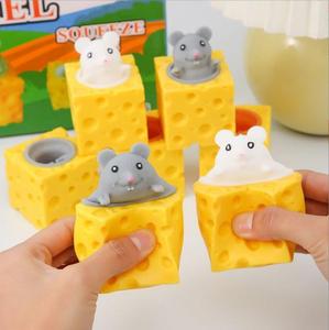 Nuevo y Divertido Juguete de Silicona con Forma de Ratón de Queso - Juguete Antiestrés para Niños - Product Image 4