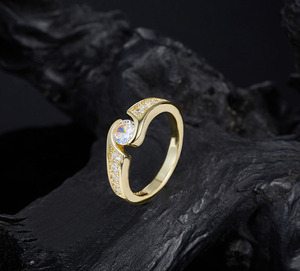 Anillo de Plata de Ley S925 con Corazón Retorcido y Moissanita, Anillo de Lujo para Propuesta, Versátil, para el Dedo Índice, para Mujer - Product Image 6