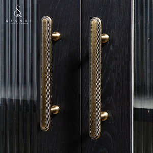 Armadietto da cucina in ottone massiccio con manico in bronzo antico europeo - Product Image 1