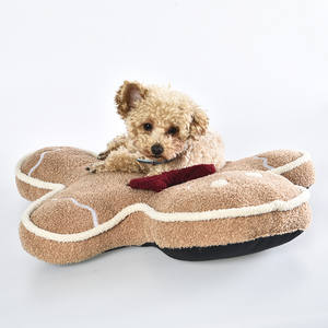 Cama de Lujo para Mascotas con Forma de Hombre de Jengibre Navideño, Adorable Cama para Perros y Gatos con Collar y Lazo - Product Image 5