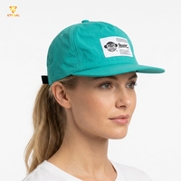 Casquette de sport respirante légère en nylon imperméable à séchage rapide à 5 panneaux avec visière incurvée