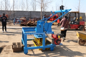 <span class=keywords><strong>QT4</strong></span>-<span class=keywords><strong>45</strong></span> motore Diesel a base di uova posa Mobile per cemento cemento macchina per blocchi cavi - Product Image 3