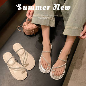 Sandalias planas antideslizantes de verano, estilo casual para vacaciones, sencillas y versátiles, con pedrería de perlas y punta dividida. - Product Image 3