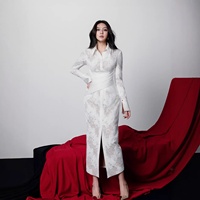 Robe longue à manches longues pour femme, nouvelle conception, en dentelle brodée blanche, taille empire, silhouette fourreau, longueur mi-mollet, en stock usine