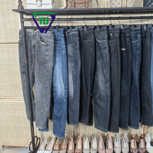 Offerte all'Ingrosso di Eleganza: Pantaloni Jeans Nuovi e di Seconda Mano da Uomo in Denim Pesante a Condizioni Miste per l'Inverno a Basso Prezzo - Product Image 1