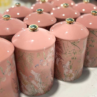 Bougie votive élégante en cire de soja d'aromathérapie dans un pot en céramique fait à la main, normes élevées pour la décoration des fêtes ou l'utilisation au bar