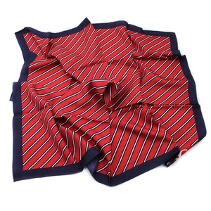 चीन थोक लक्जरी 90 सेमी लाल सफेद धारीदार ब्लॉक महिलाओं बैग कस्टम प्रिंटिंग 90x90 बड़े वर्ग रेशम पट्टी स्कार्फ - Product Image 1