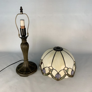 Fábrica china, venta al por mayor, vidrieras personalizadas <span class=keywords><strong>Tiffany</strong></span>, lámpara de mesa decorativa Retro de estilo europeo soldada a mano, lámpara de escritorio LED - Product Image 4