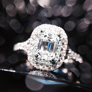 Anello da donna quadrato di lusso, elegante accessorio per le mani, ideale per feste e matrimoni, regalo alla moda - Product Image 1