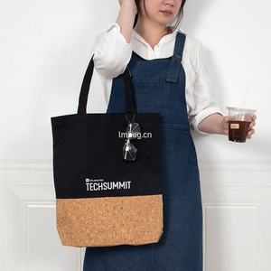 Bolso Tote de mujer de lona de algodón negro natural y corcho con estampado de letras - Product Image 2