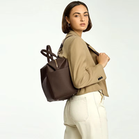 Sac à dos à langer en cuir végétalien de haute qualité pour maman, imperméable, sac de voyage et organisateur 3-en-1 pour couches de bébé