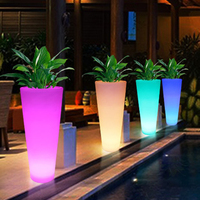 Exposition lumineux coloré jardin pots de plantes jardinière en plastique fête location lampadaire lumineux pot de fleur