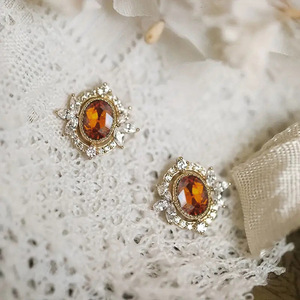 Orecchini a Perno Artistici Vintage per Donne, Design Elegante e Classico, Gioielli per Orecchie alla Moda - Product Image 2