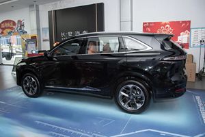Changan Automobile UNI-Z, SUV Compacto Pequeño de Gasolina, Hecho en China, Auto Nuevo - Product Image 4