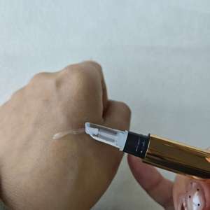 Lápiz Voluminizador de Labios Extremo en Tubo Dorado de Lujo al por Mayor, Brillo y Humectación Duradera, Relleno de Labios con Ácido Hialurónico - Product Image 6
