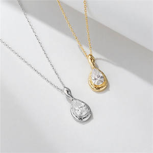 Collar con Colgante de Serpiente de Plata de Ley Chapada en Oro y Rodio para Mujer, con Circonita en Corte Pera y Engaste de Garra, Estilo Moderno - Product Image 4