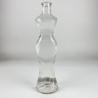 Bouteille en verre de boisson en forme de corps de femmes élégantes de la Californie de conception unique avec le couvercle en liège en bois pour la vodka whisky Gin vin spiritueux