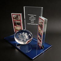 Trofeo de Cristal Neelpure 178096 con Grabado de Virus y Globo Terráqueo de Triple Panel con Base Azul para Premios en Salud y Bienes Raíces