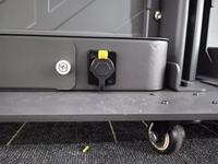 Écran LED pliable P2.5 à haute fréquence de rafraîchissement, technologie GOB étanche, combinaison de panneaux multiples, avec flight case de protection, pour la location événementielle
