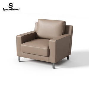 Sofá Comercial Moderno <span class=keywords><strong>de</strong></span> 3 Plazas SpaceUnited, Tapizado en Cuero, Sofá para Recepción o Sala <span class=keywords><strong>de</strong></span> Espera <span class=keywords><strong>con</strong></span> Patas Negras para Oficina o Vestíbulo - Product Image 4