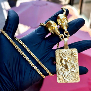 Colgante de Plata 925 de Lujo Personalizado con Diseño de Calavera de Motero y Etiqueta Militar, con Moissanita y Dije de Calavera y Rosas para Hombre - Product Image 1