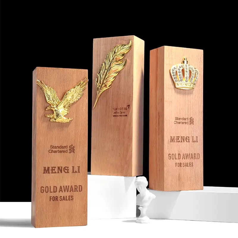 Design personalizzato incisione laser cristallo vetro legno ricompensa trofei targhe 3d logo oro premio <span class=keywords><strong>trofeo</strong></span> in legno con base