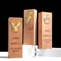 Design personalizzato incisione laser cristallo vetro legno ricompensa trofei targhe 3d logo oro premio trofeo in legno con base