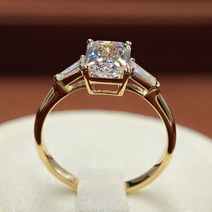 Bague de fiançailles SGARIT personnalisable en or <span class=keywords><strong>blanc</strong></span> 18 carats avec diamant de laboratoire taille radiant IGI de 0,5 à 3 carats et accents baguette - Product Image 4