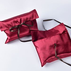 Pochette de luxe noire en satin personnalisée pour perruques et extensions capillaires, avec logo sérigraphié, anti-poussière et soyeuse, pour vêtements et cadeaux - Product Image 4