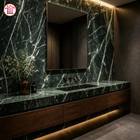 Dalle de marbre vert naturel de qualité supérieure, fabrication sur mesure avec des veines blanches pour comptoir de salle de bain, revêtement mural intérieur