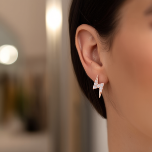 Boucles d'oreilles clous en or rose E3917, forme pointue, serties de cristaux et strass, bijoux tendance unisexe - Product Image 2