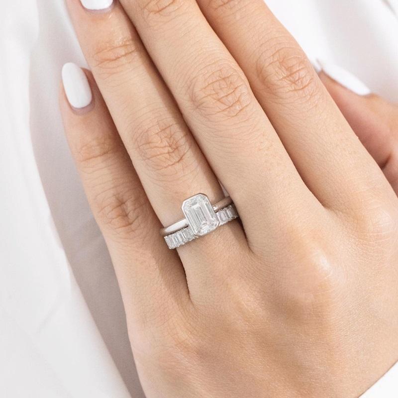 ชุดสีขาว